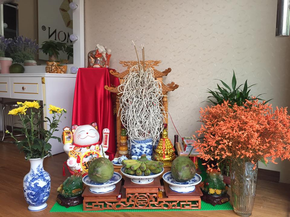 Thường bát hương thần linh cần để lại 5 chân hương (Ngũ hành tề tụ), bát hương khác để lại 3 chân hương (Sinh tài)